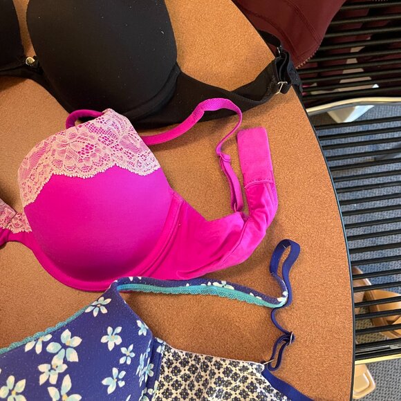 BUNDLE OF THREE high quality Victoria's Secret Demi Bras 32C 32D 34C - Picture 9 of 16